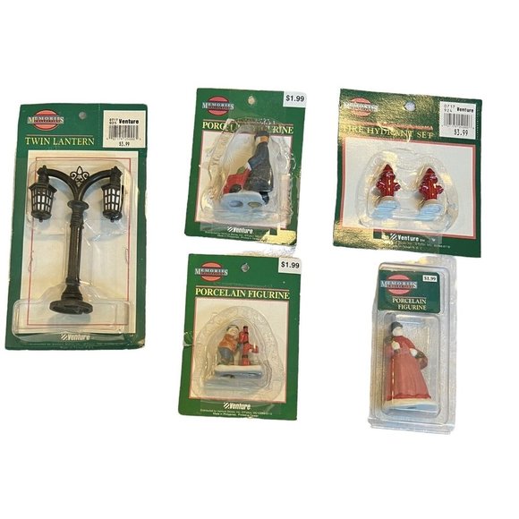 Memories Other - Lot of 6 Collection Christmas Village Figures and Accessories Lamp Post